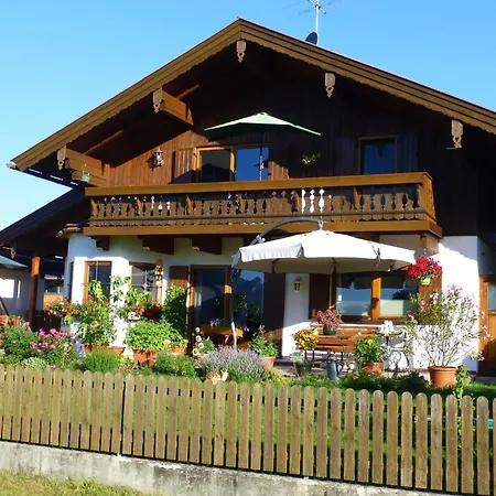 Apartmán Gemuetliche Alpenwohnung In *
